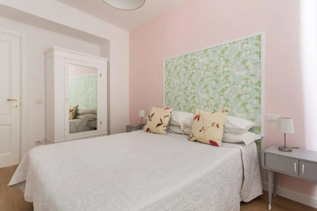Stylish One Bedroom Flat Bosa 0*,  Italië